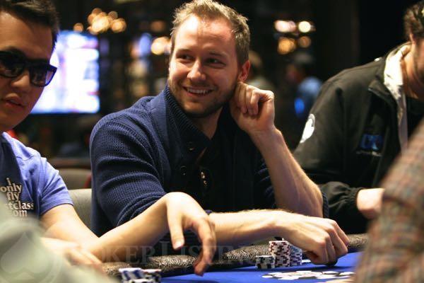 Har du det sjovt ved pokerbordet, får du også bedre resultater.